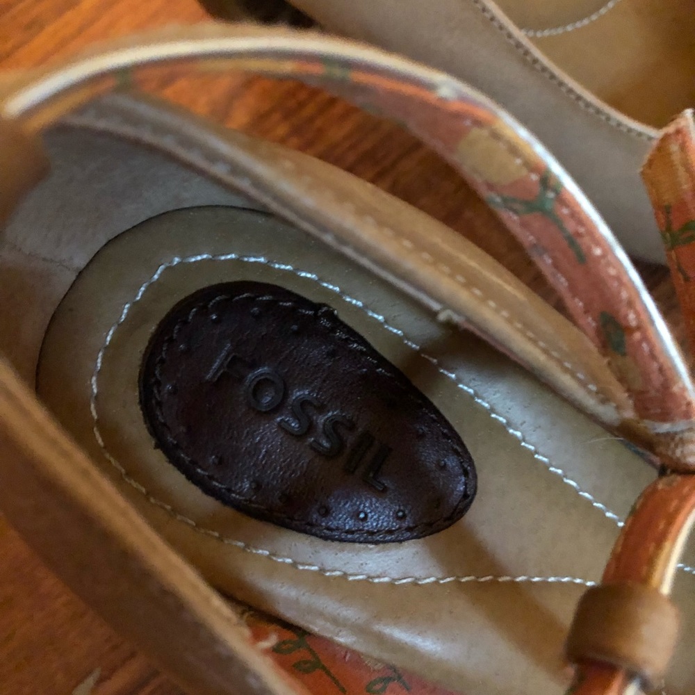 FOSSIL T-Strap pumps - Picture 6 of 8